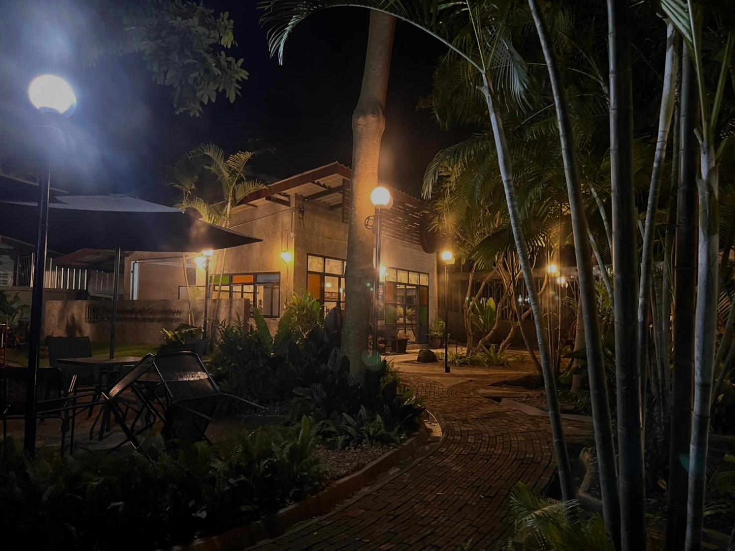 The Picturebook Guesthouse Mae Sot Exteriör bild