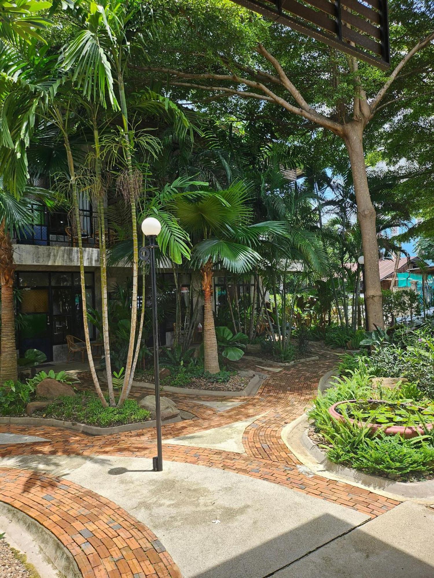The Picturebook Guesthouse Mae Sot Exteriör bild