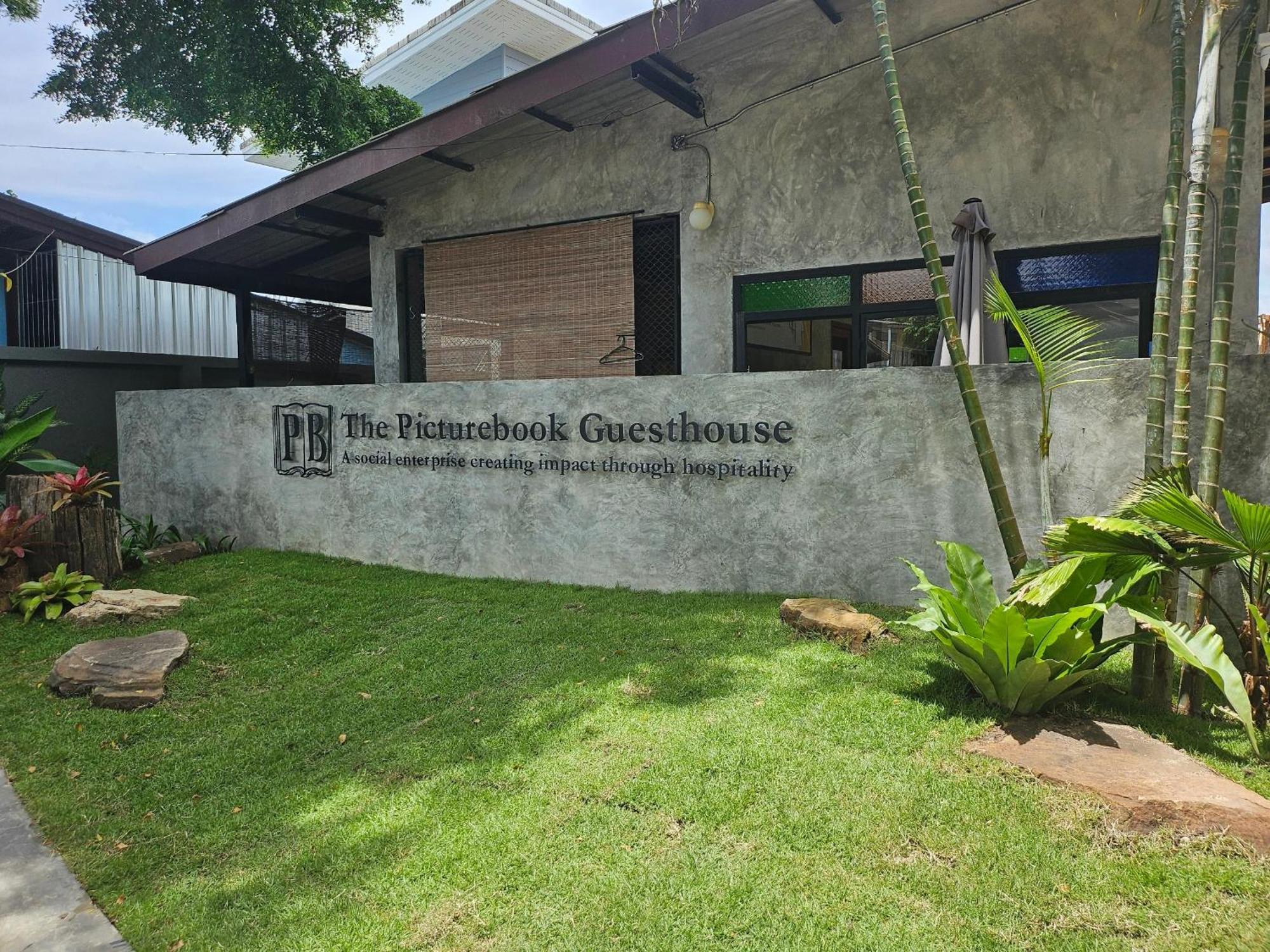 The Picturebook Guesthouse Mae Sot Exteriör bild
