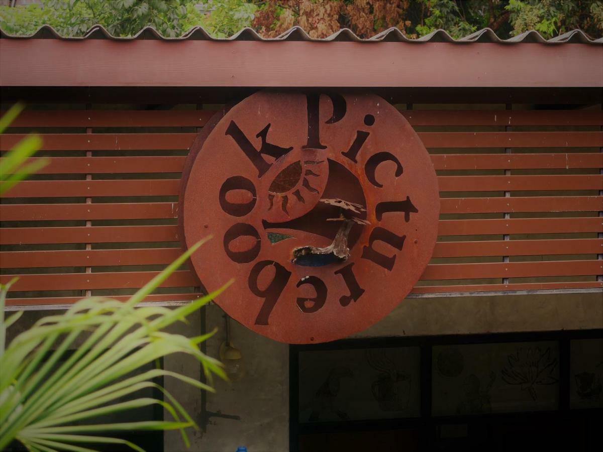 The Picturebook Guesthouse Mae Sot Exteriör bild