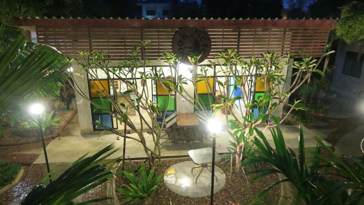 The Picturebook Guesthouse Mae Sot Exteriör bild